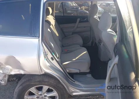 2011 Toyota Highlander Base V6 z USA, uszkodzony, nr VIN 5TDBK3EH7BS083266